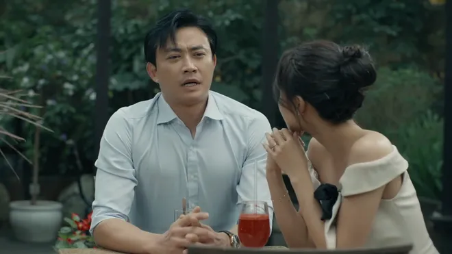 Dưới ô cửa sáng đèn - Tập 4: Vừa cãi nhau với vợ, Dương đã va phải cô gái lạ- Ảnh 12. Dưới ô cửa sáng đèn - Tập 4: Vừa cãi nhau với vợ, Dương đã va phải cô gái lạ- Ảnh 12.