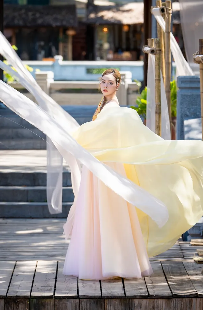 Triển l&atilde;m "N&eacute;t họa &aacute;o ta&rdquo; t&ocirc;n vinh vẻ đẹp &aacute;o d&agrave;i v&agrave; văn ho&aacute; Việt  - Ảnh 3.