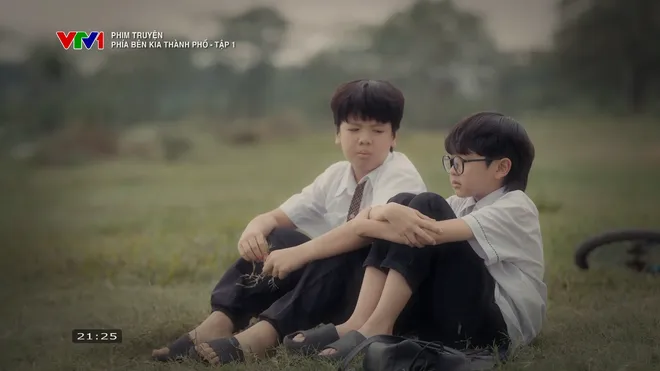 Phía bên kia thành phố - Tập 1: Khuê bị bắt nạt vì không có bố, Cương áp lực vì bạn thân học quá giỏi - Ảnh 10.