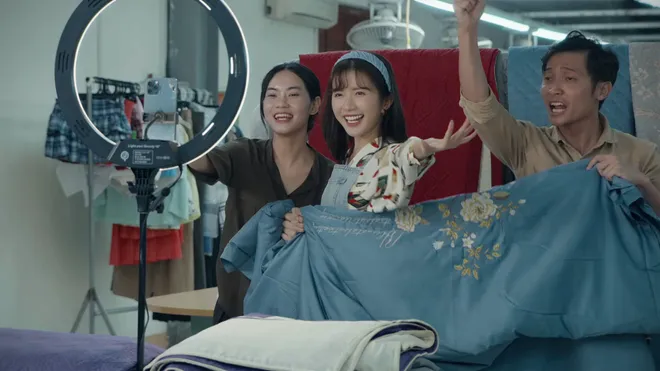Dưới ô cửa sáng đèn - Tập 5: Chồng Diệu qua đêm nhà nữ đối tác - Ảnh 6.
