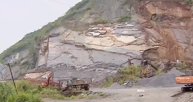Bắt tạm giam chủ mỏ đá trong vụ tai nạn lao động khiến 3 công nhân tử vong- Ảnh 2. Bắt tạm giam chủ mỏ đá trong vụ tai nạn lao động khiến 3 công nhân tử vong- Ảnh 2.