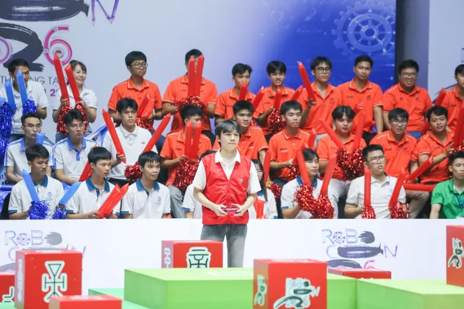 Vòng Chung kết Robocon Việt Nam 2026: Nhìn lại ngày thi đấu đầu tiên - Ảnh 4.