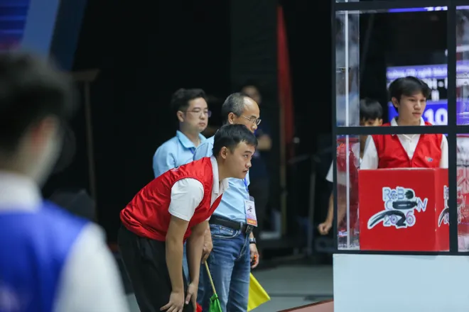 Vòng Chung kết Robocon Việt Nam 2026: Nhìn lại ngày thi đấu đầu tiên - Ảnh 5.