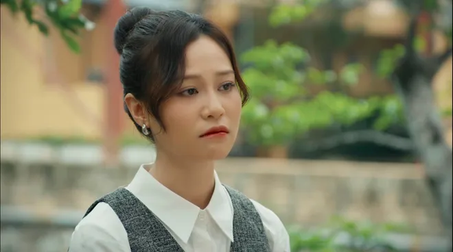 Dưới &ocirc; cửa s&aacute;ng đ&egrave;n - Tập 7: Chi tiết khiến Diệu 'đ&aacute;nh hơi' chồng say nắng người kh&aacute;c - Ảnh 8.