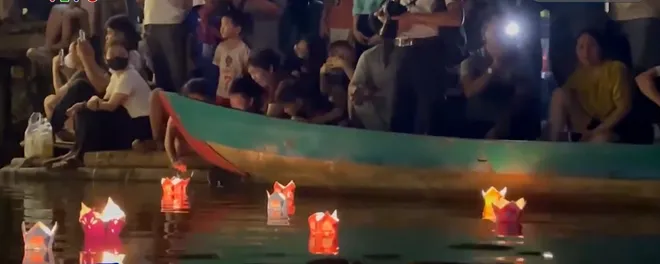 Lễ hội hoa đăng Tịnh Kh&ecirc;, Quảng Ng&atilde;i- Ảnh 8.