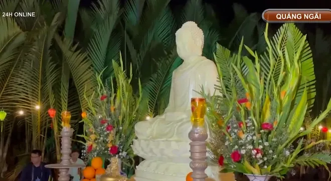 Lễ hội hoa đăng Tịnh Kh&ecirc;, Quảng Ng&atilde;i- Ảnh 1.