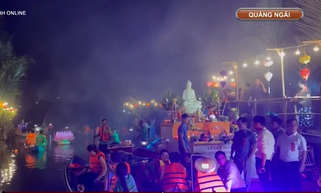 Lễ hội hoa đăng Tịnh Kh&ecirc;, Quảng Ng&atilde;i- Ảnh 2.