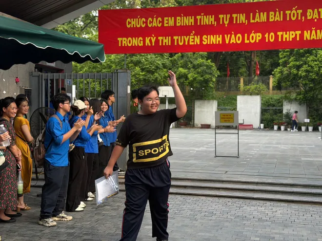 Kỳ thi lớp 10 tại Hà Nội khép lại: Thí sinh nhẹ nhõm, phụ huynh lên kế hoạch cho con nghỉ ngơi - Ảnh 3.