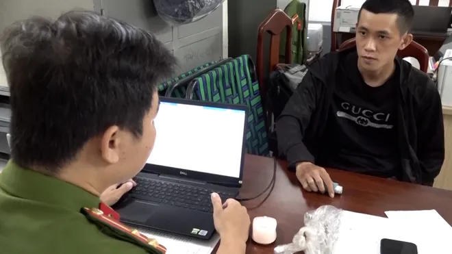 Khánh Hòa: Bắt giữ đối tượng cướp tài sản tại siêu thị tiện lợi- Ảnh 6. Khánh Hòa: Bắt giữ đối tượng cướp tài sản tại siêu thị tiện lợi- Ảnh 6.