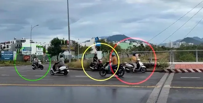 Nha Trang: Ngang nhiên đi ngược chiều - Mối nguy tiềm ẩn- Ảnh 1. Nha Trang: Ngang nhiên đi ngược chiều - Mối nguy tiềm ẩn- Ảnh 1.