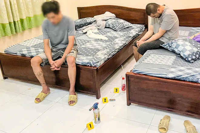 Cần Thơ: Bắt n&oacute;ng 13 đối tượng tại &ldquo;ổ&rdquo; ma t&uacute;y trong nh&agrave; nghỉ- Ảnh 1.