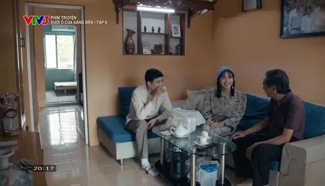Dưới ô cửa sáng đèn - Tập 9: Sinh từng từ chối lời tỏ tình của Diệu; Nguyệt né tránh bữa tiệc liên hoan- Ảnh 16. Dưới ô cửa sáng đèn - Tập 9: Sinh từng từ chối lời tỏ tình của Diệu; Nguyệt né tránh bữa tiệc liên hoan- Ảnh 16.