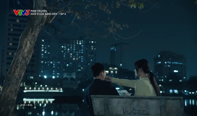 Dưới ô cửa sáng đèn - Tập 9: Sinh từng từ chối lời tỏ tình của Diệu; Nguyệt né tránh bữa tiệc liên hoan- Ảnh 20. Dưới ô cửa sáng đèn - Tập 9: Sinh từng từ chối lời tỏ tình của Diệu; Nguyệt né tránh bữa tiệc liên hoan- Ảnh 20.