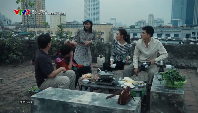 Dưới ô cửa sáng đèn - Tập 9: Sinh từng từ chối lời tỏ tình của Diệu; Nguyệt né tránh bữa tiệc liên hoan- Ảnh 17. Dưới ô cửa sáng đèn - Tập 9: Sinh từng từ chối lời tỏ tình của Diệu; Nguyệt né tránh bữa tiệc liên hoan- Ảnh 17.