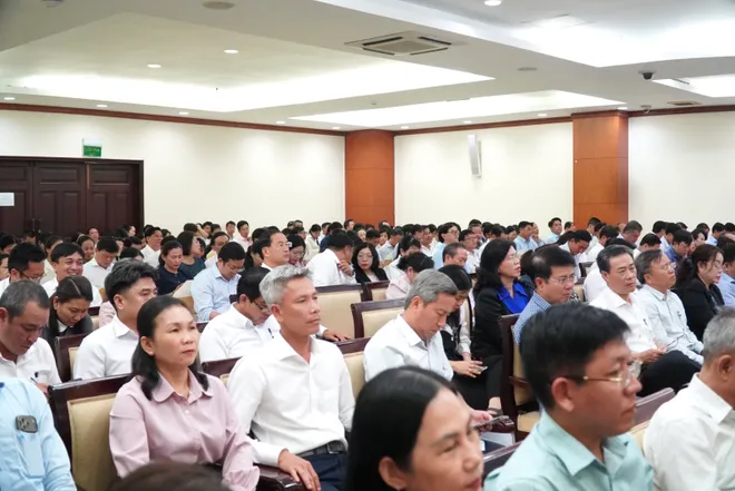 Chủ tịch UBND TP Hồ Chí Minh đặt nguyên tắc "6 rõ", "3 không" thúc đẩy giải ngân đầu tư công- Ảnh 9. Chủ tịch UBND TP Hồ Chí Minh đặt nguyên tắc "6 rõ", "3 không" thúc đẩy giải ngân đầu tư công- Ảnh 9.