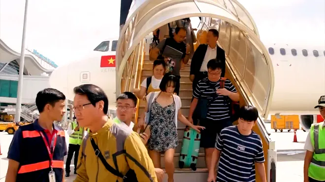 Du lịch biển hè: Khánh Hòa tăng tốc đón 18,8 triệu lượt khách với chuỗi sự kiện sôi động, rực rỡ sắc màu- Ảnh 1. Du lịch biển hè: Khánh Hòa tăng tốc đón 18,8 triệu lượt khách với chuỗi sự kiện sôi động, rực rỡ sắc màu- Ảnh 1.