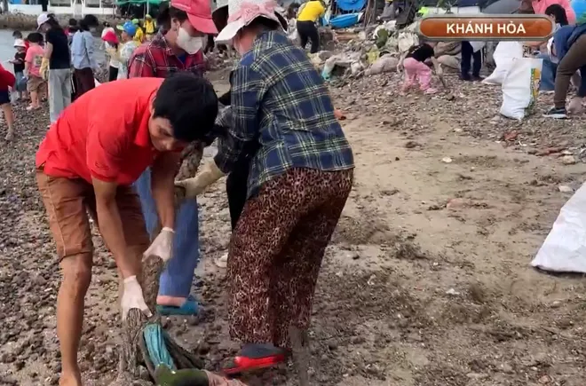 Dạy trẻ nhặt rác, lan tỏa ý thức bảo vệ đại dương từ đảo Trí Nguyên- Ảnh 6. Dạy trẻ nhặt rác, lan tỏa ý thức bảo vệ đại dương từ đảo Trí Nguyên- Ảnh 6.