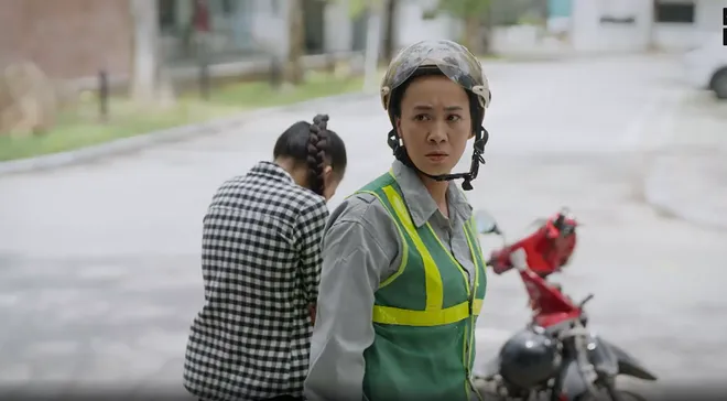 Phía bên kia thành phố - Tập 7: Cương uất nghẹn vì gia đình bị khinh rẻ - Ảnh 10.