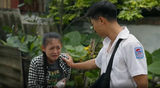 Phía bên kia thành phố - Tập 7: Cương uất nghẹn vì gia đình bị khinh rẻ - Ảnh 12.