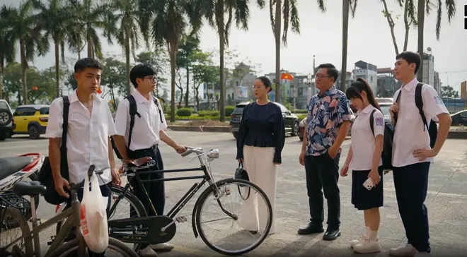Phía bên kia thành phố - Tập 7: Cương uất nghẹn vì gia đình bị khinh rẻ - Ảnh 3.