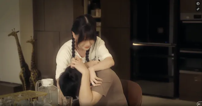 Ph&iacute;a b&ecirc;n kia th&agrave;nh phố - Tập 8: Tuyết Lan kh&oacute;c nấc nhắc lại bi kịch của người anh trai đ&atilde; khuất - Ảnh 4.