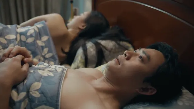 Dưới ô cửa sáng đèn - Tập 10: Dằn vặt sau đêm 'vượt rào' với nữ đối tác, Dương có dừng lại?- Ảnh 4. Dưới ô cửa sáng đèn - Tập 10: Dằn vặt sau đêm 'vượt rào' với nữ đối tác, Dương có dừng lại?- Ảnh 4.