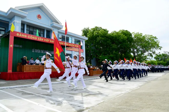 C&aacute;c đơn vị Hải qu&acirc;n đồng loạt tổ chức Lễ tuy&ecirc;n thệ chiến sĩ mới năm 2026 - Ảnh 15.