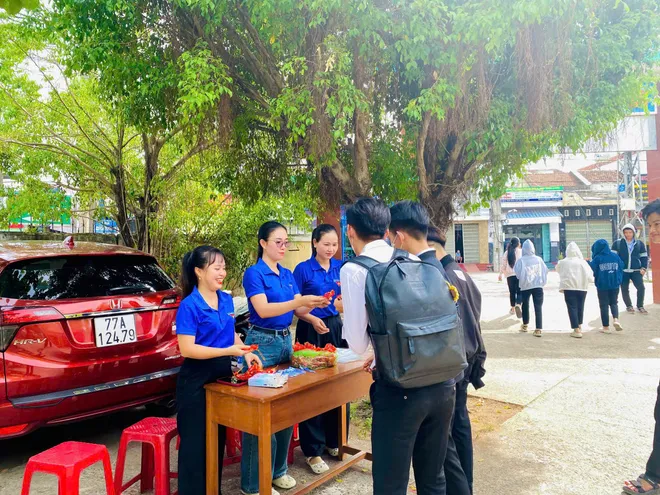 Gia Lai: H&agrave;ng ngh&igrave;n m&agrave;u &aacute;o xanh tiếp sức m&ugrave;a thi THPT 2026 - Ảnh 4.