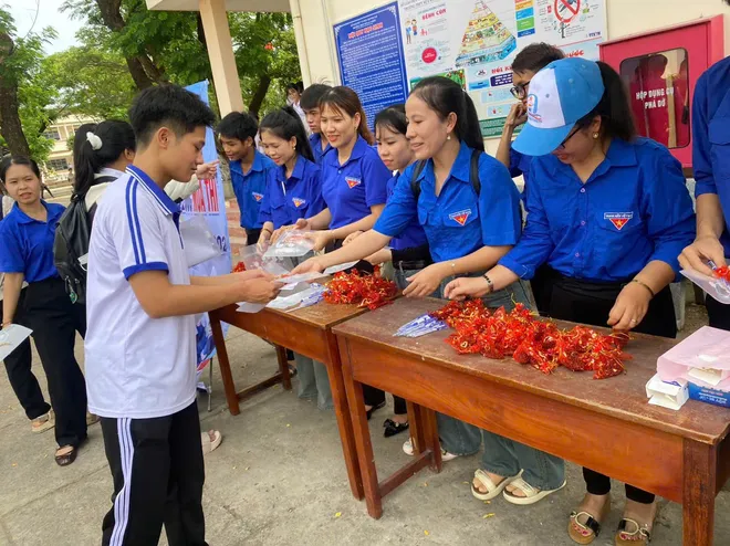 Gia Lai: H&agrave;ng ngh&igrave;n m&agrave;u &aacute;o xanh tiếp sức m&ugrave;a thi THPT 2026 - Ảnh 5.