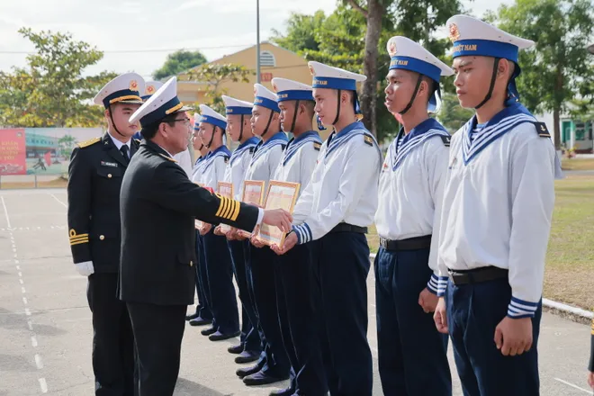 Các đơn vị Hải quân đồng loạt tổ chức Lễ tuyên thệ chiến sĩ mới năm 2026 - Ảnh 7.