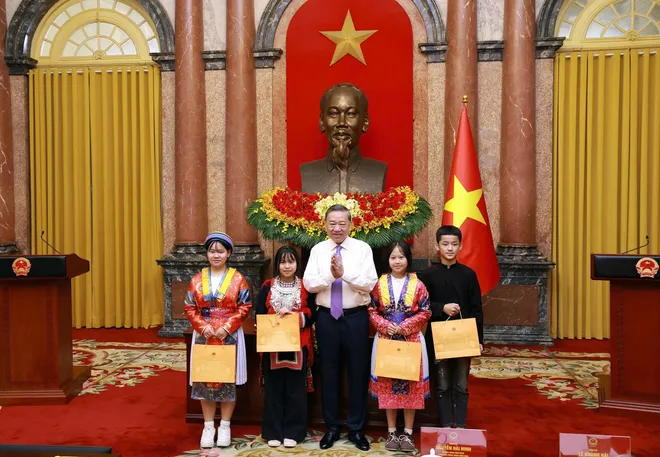 Tổng B&iacute; thư, Chủ tịch nước T&ocirc; L&acirc;m gặp mặt đo&agrave;n đại biểu chương tr&igrave;nh Việc tử tế - Ảnh 8.
