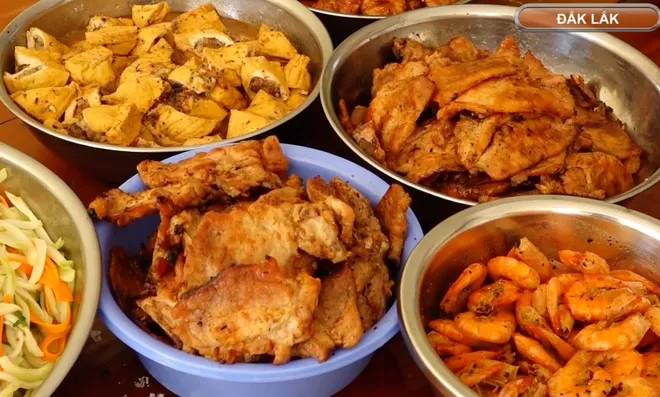 Bữa Ăn Tiếp Sức Mùa Thi: Lan Tỏa Tinh Thần Chia Sẻ và Yêu Thương- Ảnh 4. Bữa Ăn Tiếp Sức Mùa Thi: Lan Tỏa Tinh Thần Chia Sẻ và Yêu Thương- Ảnh 4.
