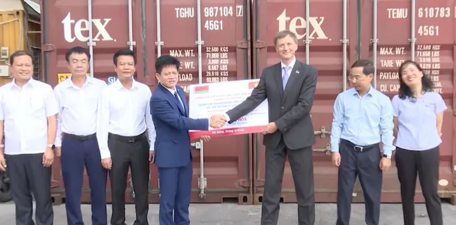 Tiếp nhận hàng viện trợ của Chính phủ Cộng hoà Belarus- Ảnh 4. Tiếp nhận hàng viện trợ của Chính phủ Cộng hoà Belarus- Ảnh 4.
