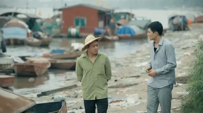Dưới &ocirc; cửa s&aacute;ng đ&egrave;n - Tập 12: Clip Sinh bị vu oan lan truyền tr&ecirc;n mạng x&atilde; hội g&acirc;y chấn động - Ảnh 16.