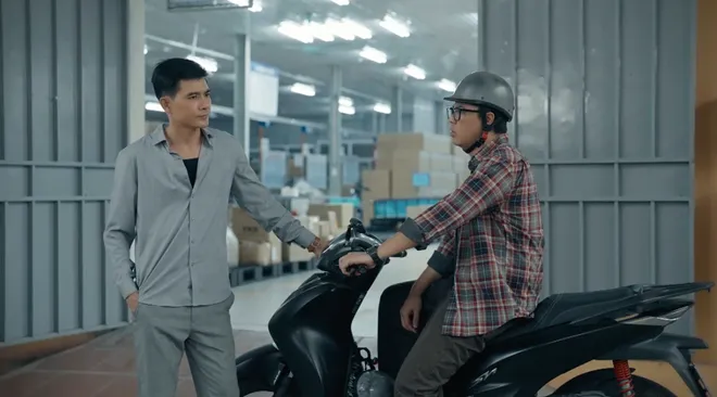Dưới &ocirc; cửa s&aacute;ng đ&egrave;n - Tập 12: Clip Sinh bị vu oan lan truyền tr&ecirc;n mạng x&atilde; hội g&acirc;y chấn động - Ảnh 14.