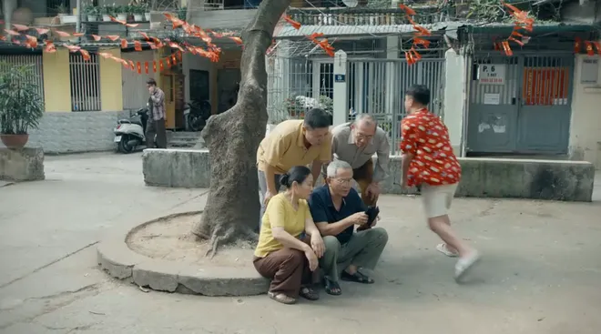 Dưới &ocirc; cửa s&aacute;ng đ&egrave;n - Tập 12: Clip Sinh bị vu oan lan truyền tr&ecirc;n mạng x&atilde; hội g&acirc;y chấn động - Ảnh 9.