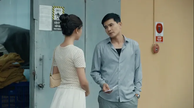 Dưới &ocirc; cửa s&aacute;ng đ&egrave;n - Tập 12: Clip Sinh bị vu oan lan truyền tr&ecirc;n mạng x&atilde; hội g&acirc;y chấn động - Ảnh 5.