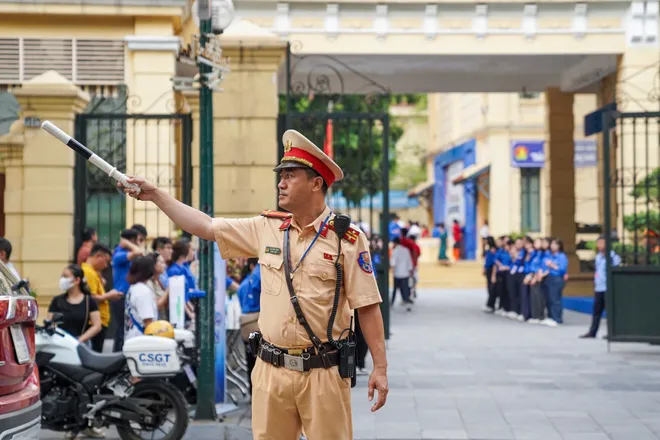 H&agrave; Nội: Bảo đảm giao th&ocirc;ng th&ocirc;ng suốt trong ng&agrave;y đầu Kỳ thi tốt nghiệp THPT năm 2026- Ảnh 6.