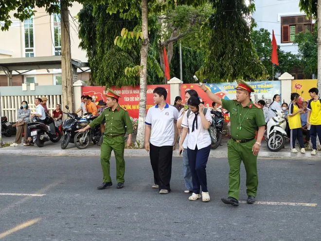 Công an Khánh Hòa: Đồng loạt ra quân "Tiếp sức mùa thi", đồng hành cùng sĩ tử năm 2026 - Ảnh 2.