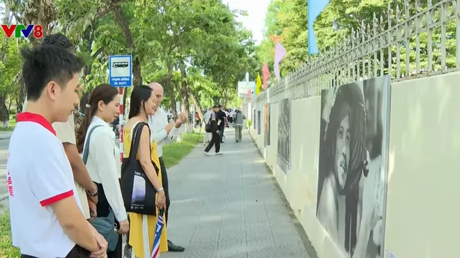 'Giao điểm Việt Nam': K&yacute; ức lịch sử qua g&oacute;c nh&igrave;n của c&aacute;c nhiếp ảnh gia Ph&aacute;p- Ảnh 1.