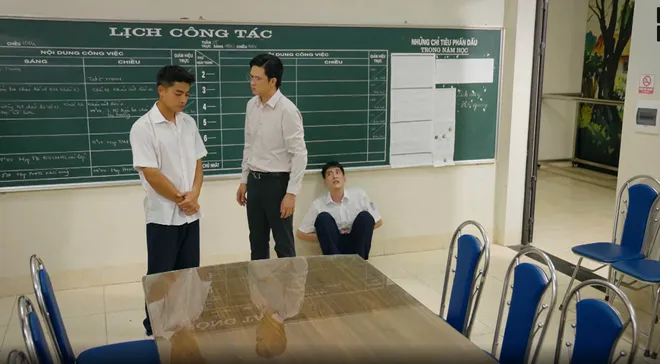 Ph&iacute;a b&ecirc;n kia th&agrave;nh phố - Tập 13: Gia đ&igrave;nh Th&aacute;i đ&ograve;i kỷ luật Cương, Khu&ecirc; tung bằng chứng bị &ldquo;Th&aacute;i tử&rdquo; bạo lực học đường - Ảnh 9.