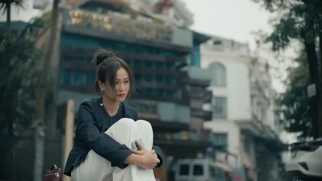 Dưới ô cửa sáng đèn - Tập 14: Vợ sắp phải bán công ty, chồng vẫn chìm đắm nhớ 'trà xanh' - Ảnh 7.