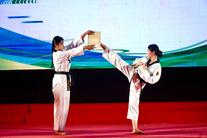 Học sinh TP Hồ Ch&iacute; Minh x&aacute;c lập kỷ lục tại Hội thi Thể dục thể thao- Ảnh 6.