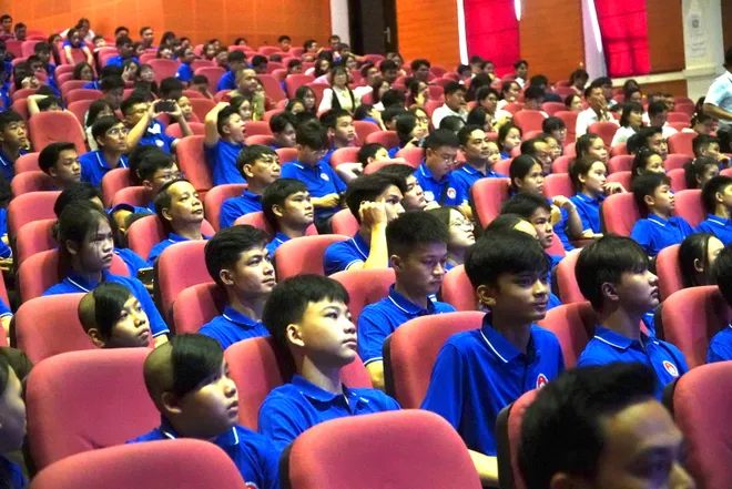 Học sinh TP Hồ Ch&iacute; Minh x&aacute;c lập kỷ lục tại Hội thi Thể dục thể thao- Ảnh 2.