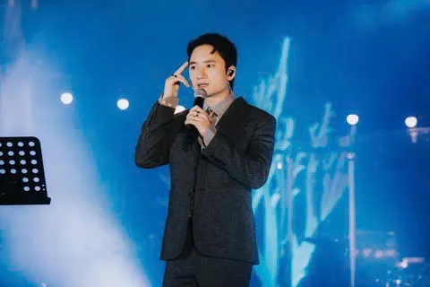 Ba thế hệ Trần Tiến, H&agrave; Trần v&agrave; Phan Mạnh Quỳnh hội tụ trong "Ph&ograve;ng kh&aacute;ch" của Dương Cầm  - Ảnh 3.