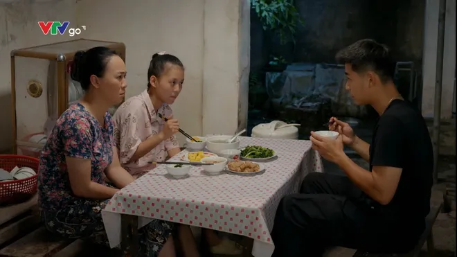 Ph&iacute;a b&ecirc;n kia th&agrave;nh phố - Tập 15: Khu&ecirc; sốc khi ph&aacute;t hiện anh trai Tuyết Lan l&agrave; kẻ từng bắt nạt m&igrave;nh - Ảnh 1.