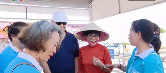 Người dân Khánh Hòa nói tiếng Anh: Đòn bẩy vươn tầm hội nhập- Ảnh 8. Người dân Khánh Hòa nói tiếng Anh: Đòn bẩy vươn tầm hội nhập- Ảnh 8.