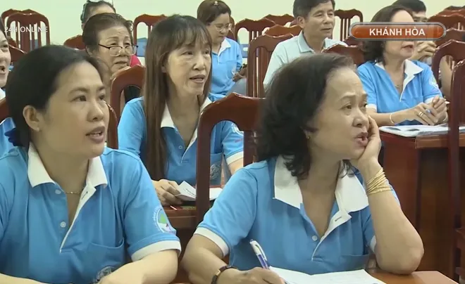 Người dân Khánh Hòa nói tiếng Anh: Đòn bẩy vươn tầm hội nhập- Ảnh 4. Người dân Khánh Hòa nói tiếng Anh: Đòn bẩy vươn tầm hội nhập- Ảnh 4.