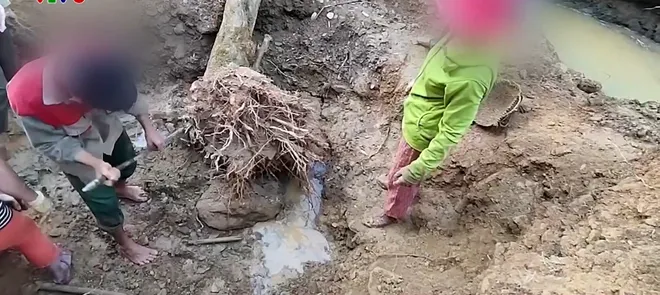 Ngăn chặn khai th&aacute;c v&agrave;ng tr&aacute;i ph&eacute;p ở Y&ecirc;n Na, Nghệ An: Kh&ocirc;ng để rừng ph&ograve;ng hộ tiếp tục &ldquo;chảy m&aacute;u&rdquo;- Ảnh 4.
