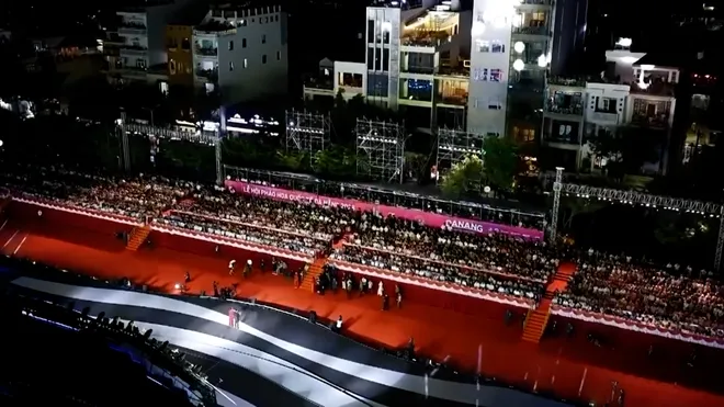 Lễ hội ph&aacute;o hoa DIFF 2026: Khi một lần chạm mắt chưa đủ thỏa l&ograve;ng người h&acirc;m mộ- Ảnh 1.